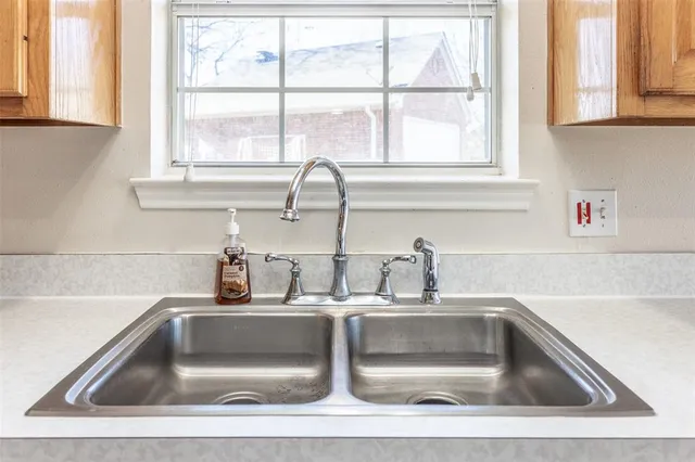 $275,000 | 1714 Windsor Drive, Gainesville, TX 76240