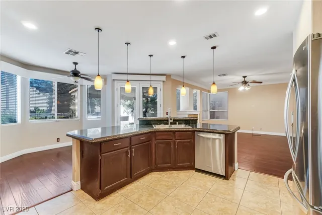 $875,000 | 7 Crown Valley Drive, Henderson, NV 89074