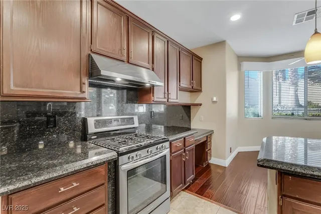 $875,000 | 7 Crown Valley Drive, Henderson, NV 89074