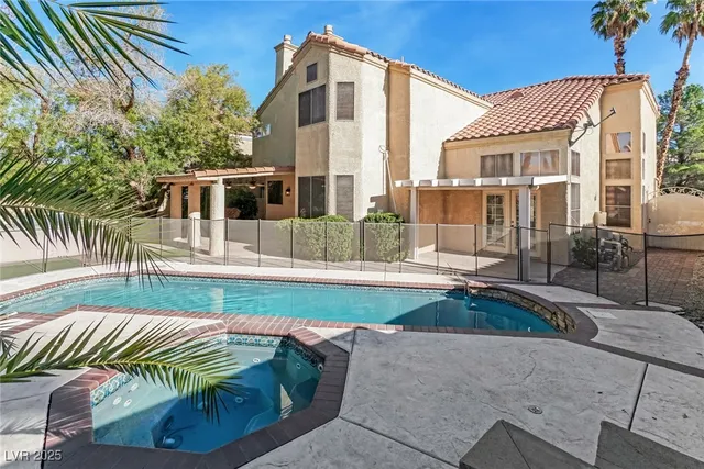 $875,000 | 7 Crown Valley Drive, Henderson, NV 89074