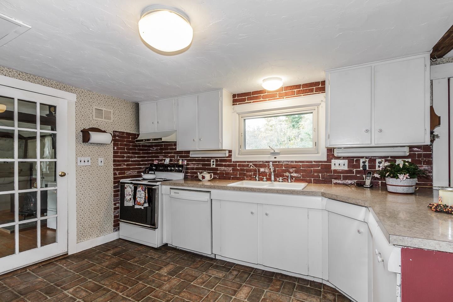 56 Bow Center Road Bow, NH 03304 - Photo 3 of 39