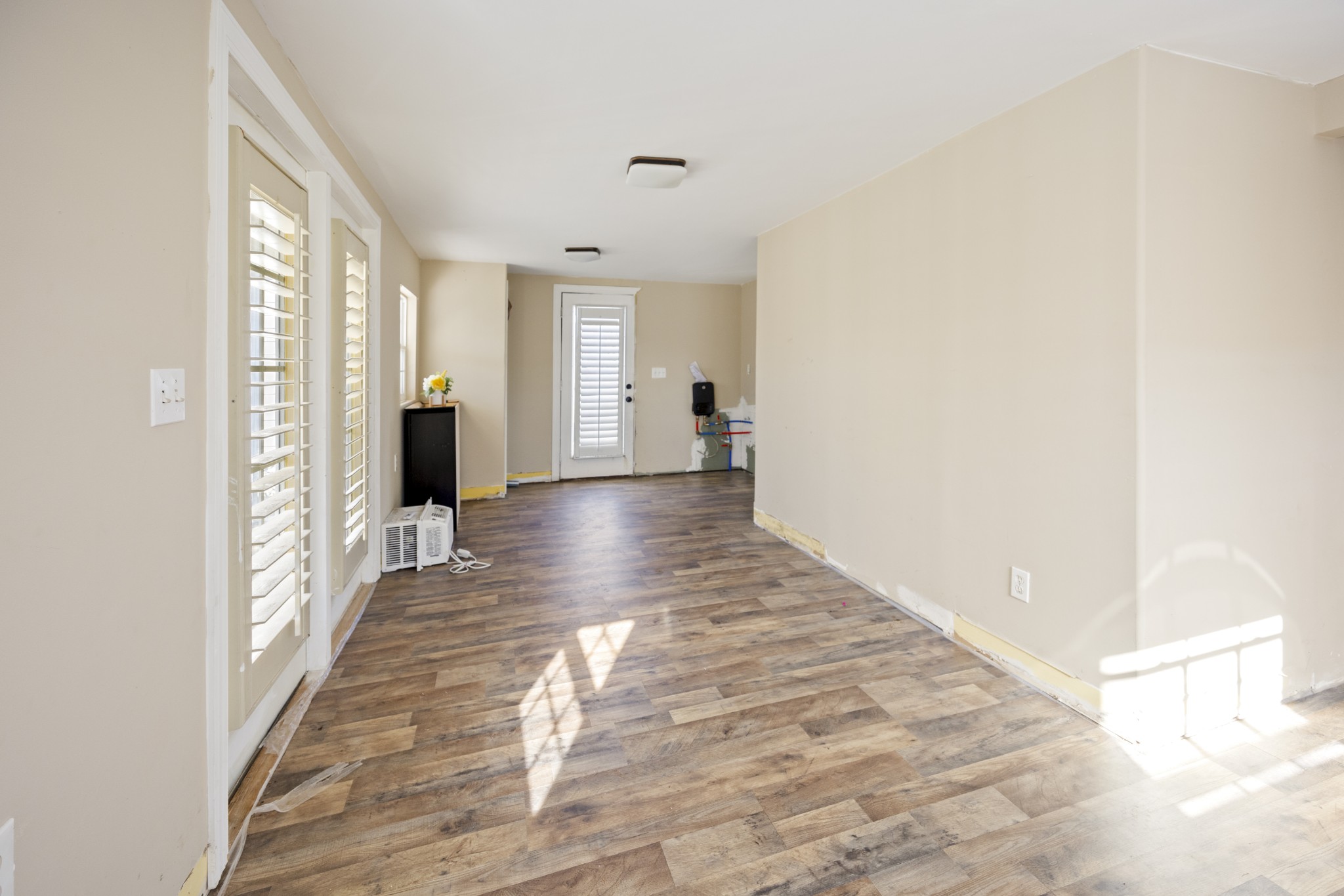 801 South High Street Winchester, TN 37398 - Photo 25 of 49 a view of a hallway with wooden floor and a bathroom