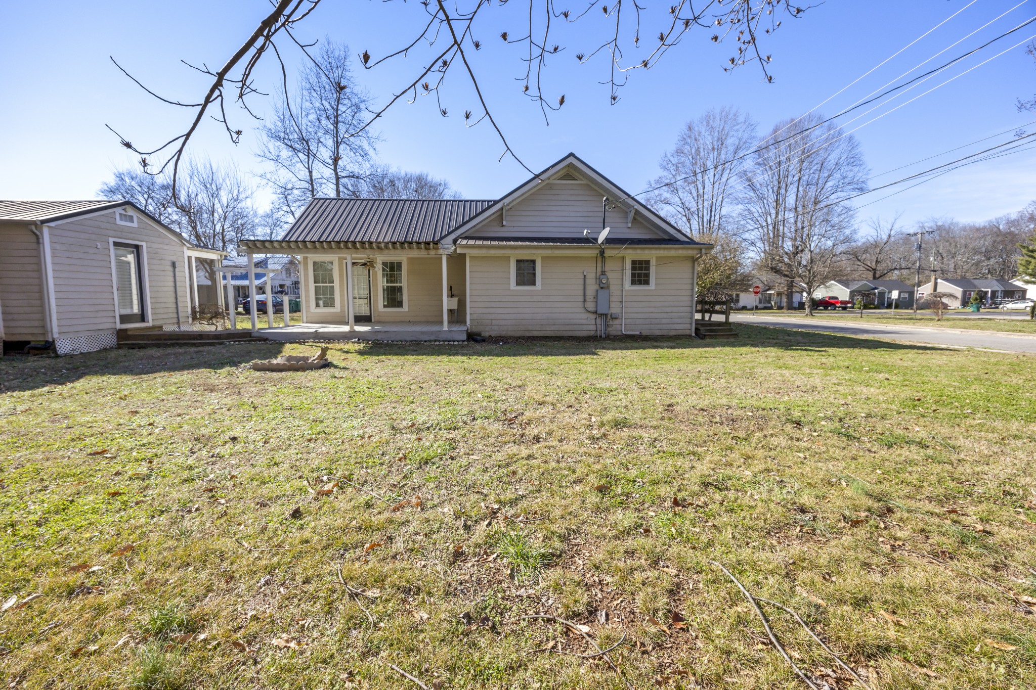 801 South High Street Winchester, TN 37398 - Photo 41 of 49 a front view of a house with a yard