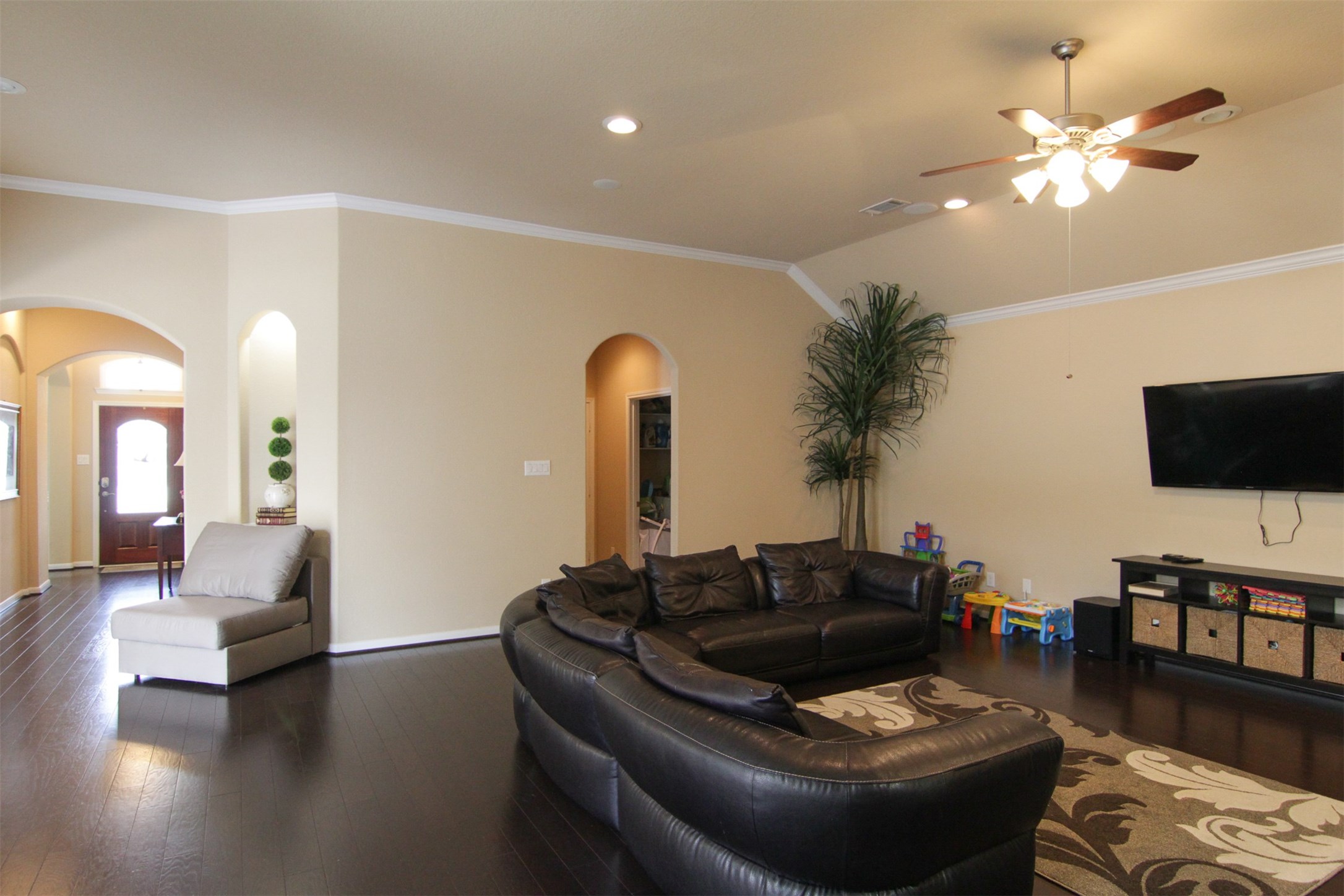 1423 Ralston Branch Way Sugar Land, TX 77479 - Photo 8 of 43 looking from family room toward foyer/front door; hall to laundry room, powder bath & garage on right