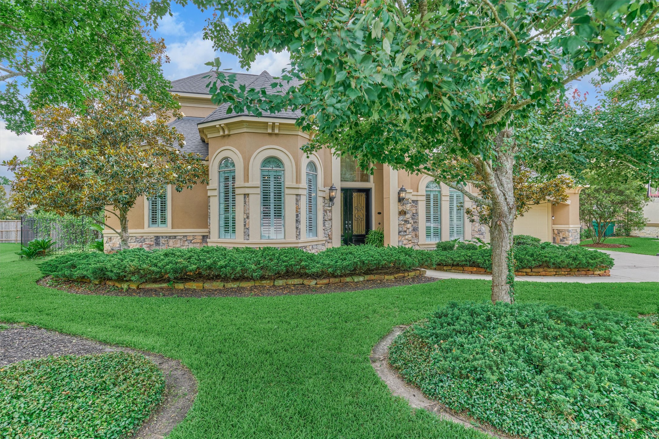 67 South Sage Sparrow Circle Spring, TX 77389 - Photo 9 of 49 a front view of a house with a garden