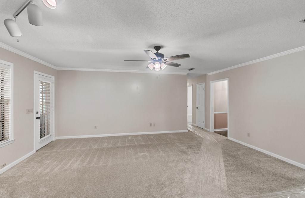 108 Prentice Court Dothan, AL 36305 - Photo 5 of 38 Living Room