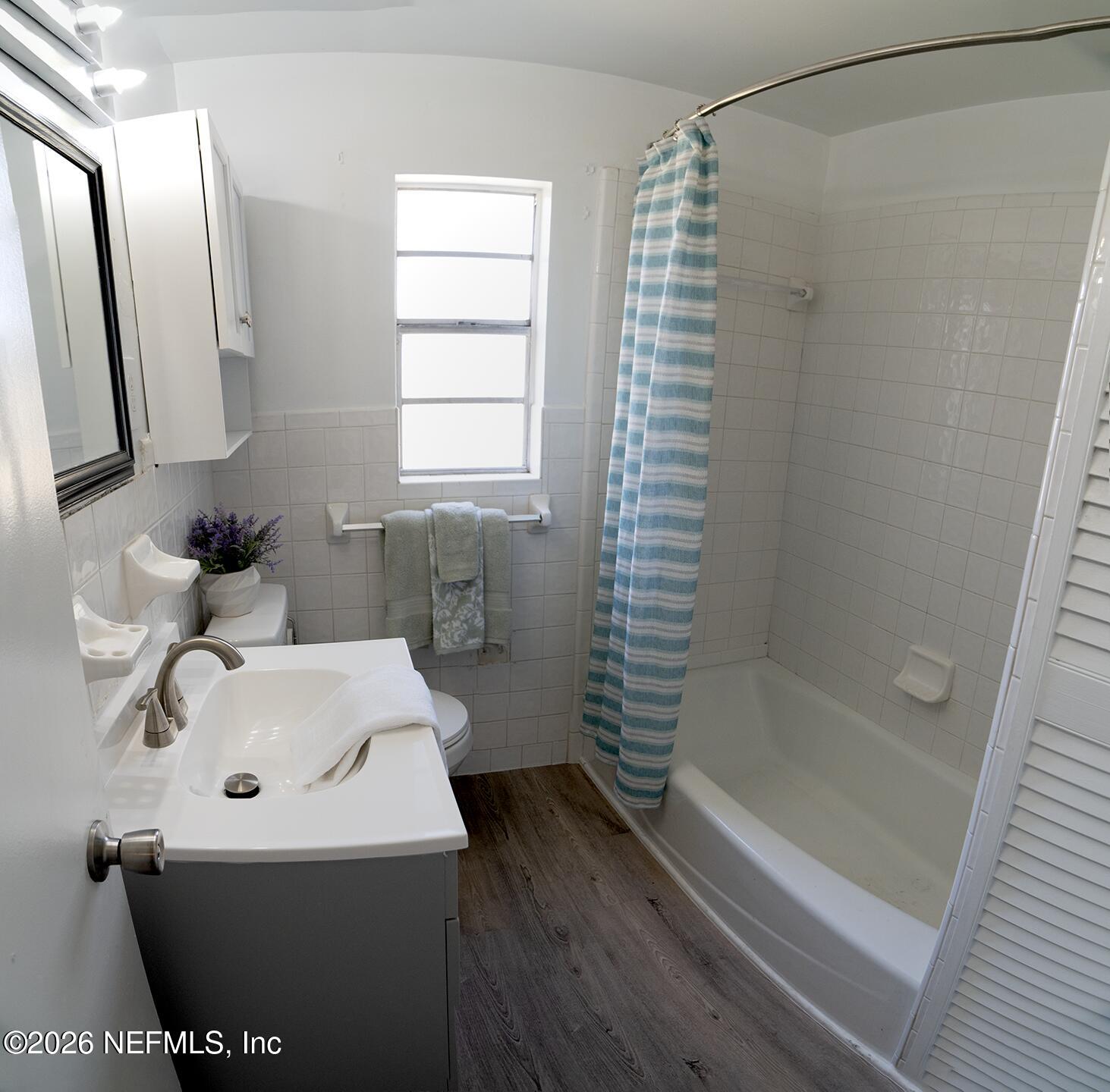 10250 Briarcliff Road East Jacksonville, FL 32218 - Photo 18 of 24 a bathroom with a sink toilet and shower