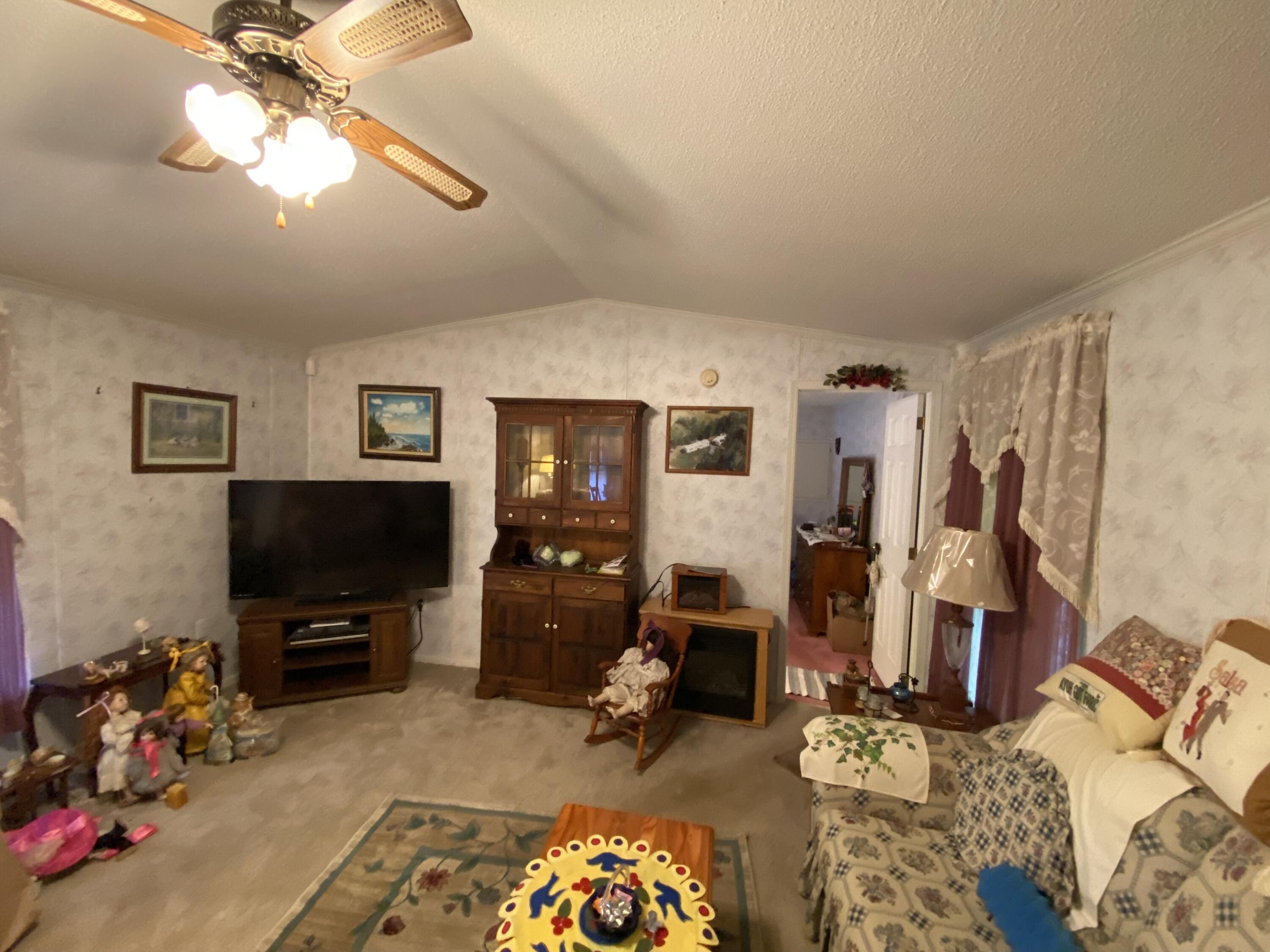 33 East Benton Road Benton, ME 04901 - Photo 16 of 19 16 Living Room