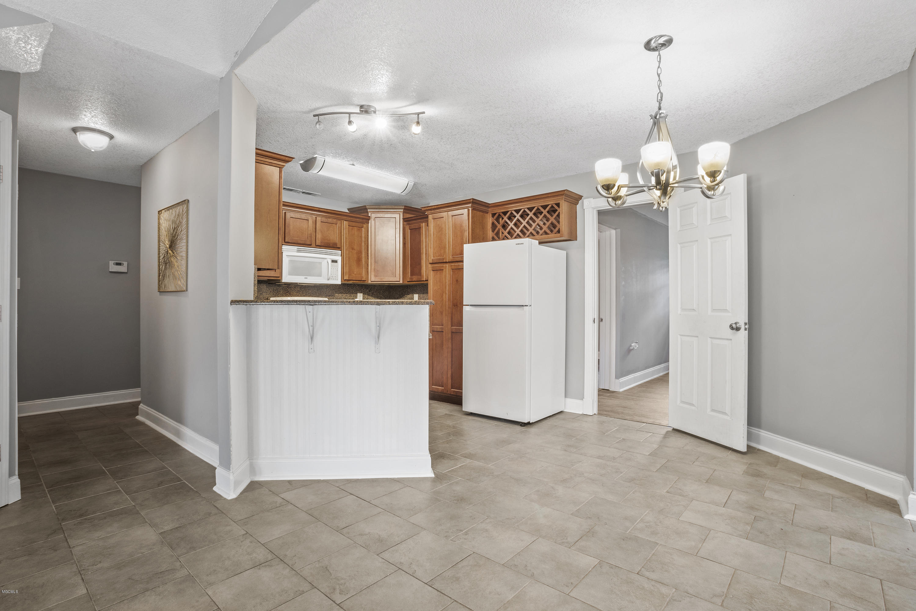 2054 Crane Ridge Biloxi, MS 39532 - Photo 8 of 30 007 (2)