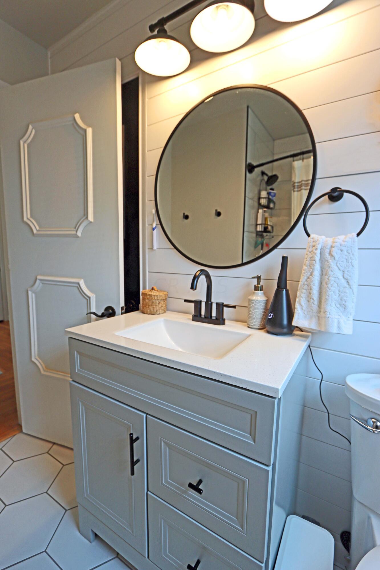 2353 Shrewsbury Road Columbus, OH 43221 - Photo 25 of 44 Full Bath