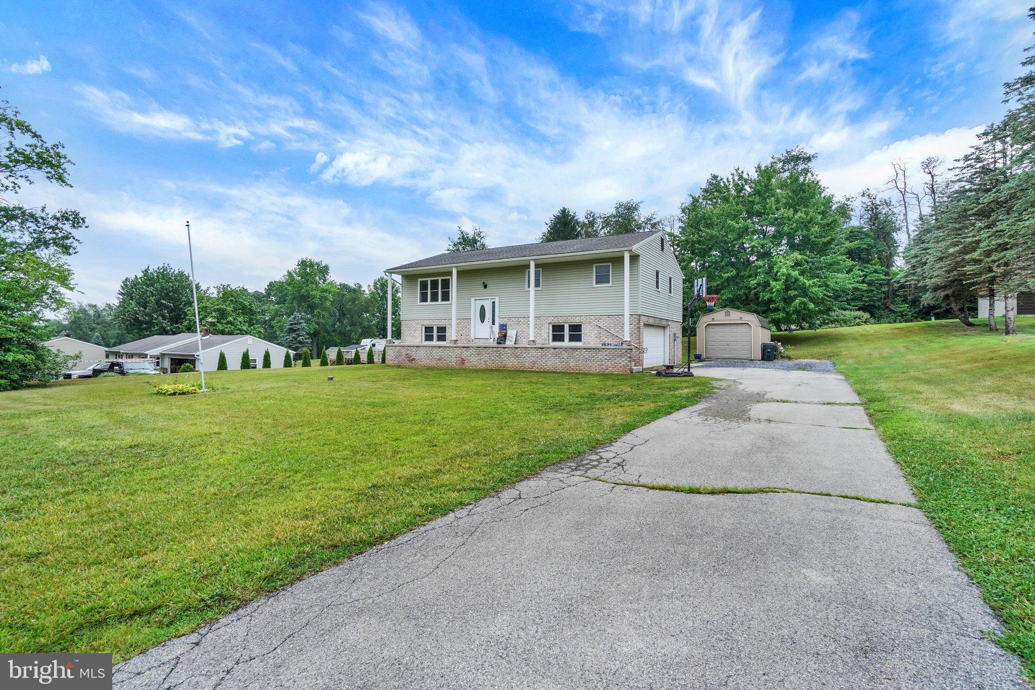 836 Elham Drive York, PA 17406 - Photo 3 of 29