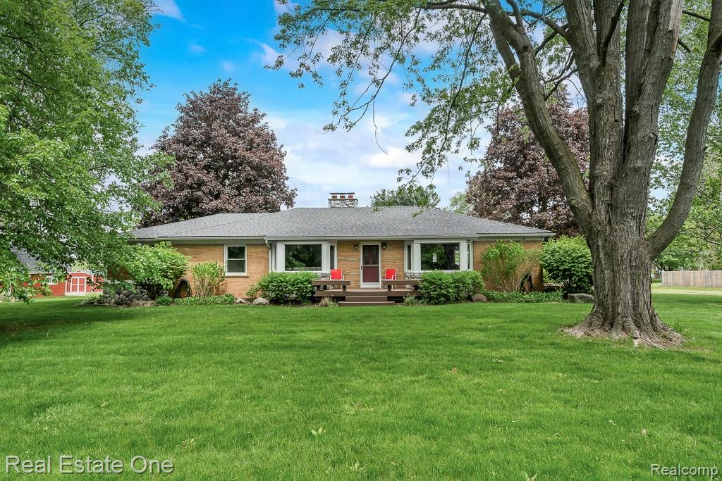 241 East Gunn Road Rochester, MI 48306 - Photo 1 of 24