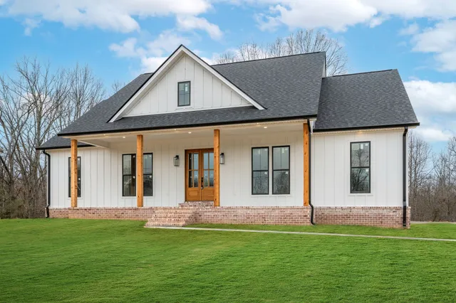 a view of a house with a backyard