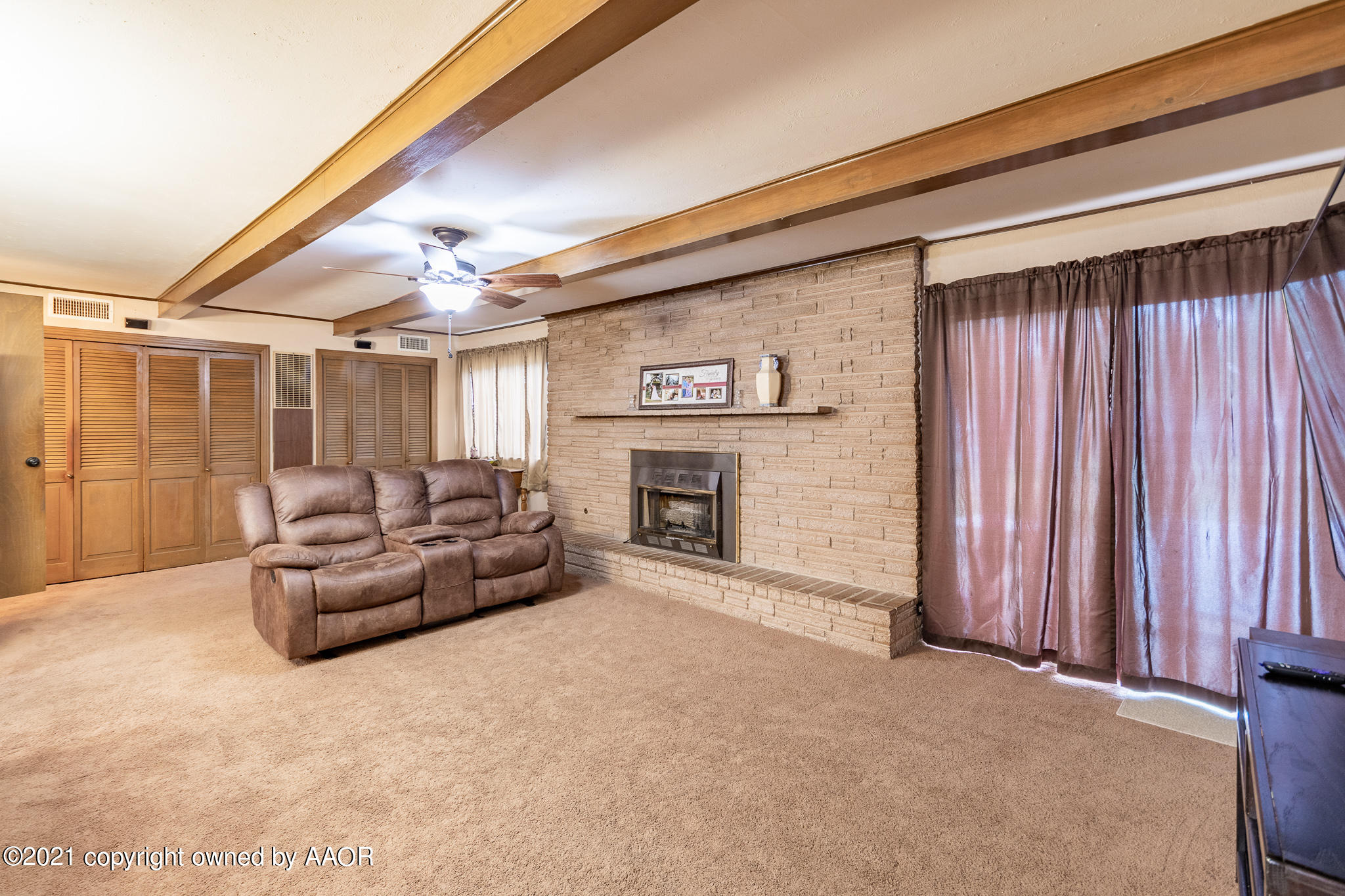 4904 Bowie Street Amarillo, TX 79110 - Photo 10 of 27 2nd living room 1