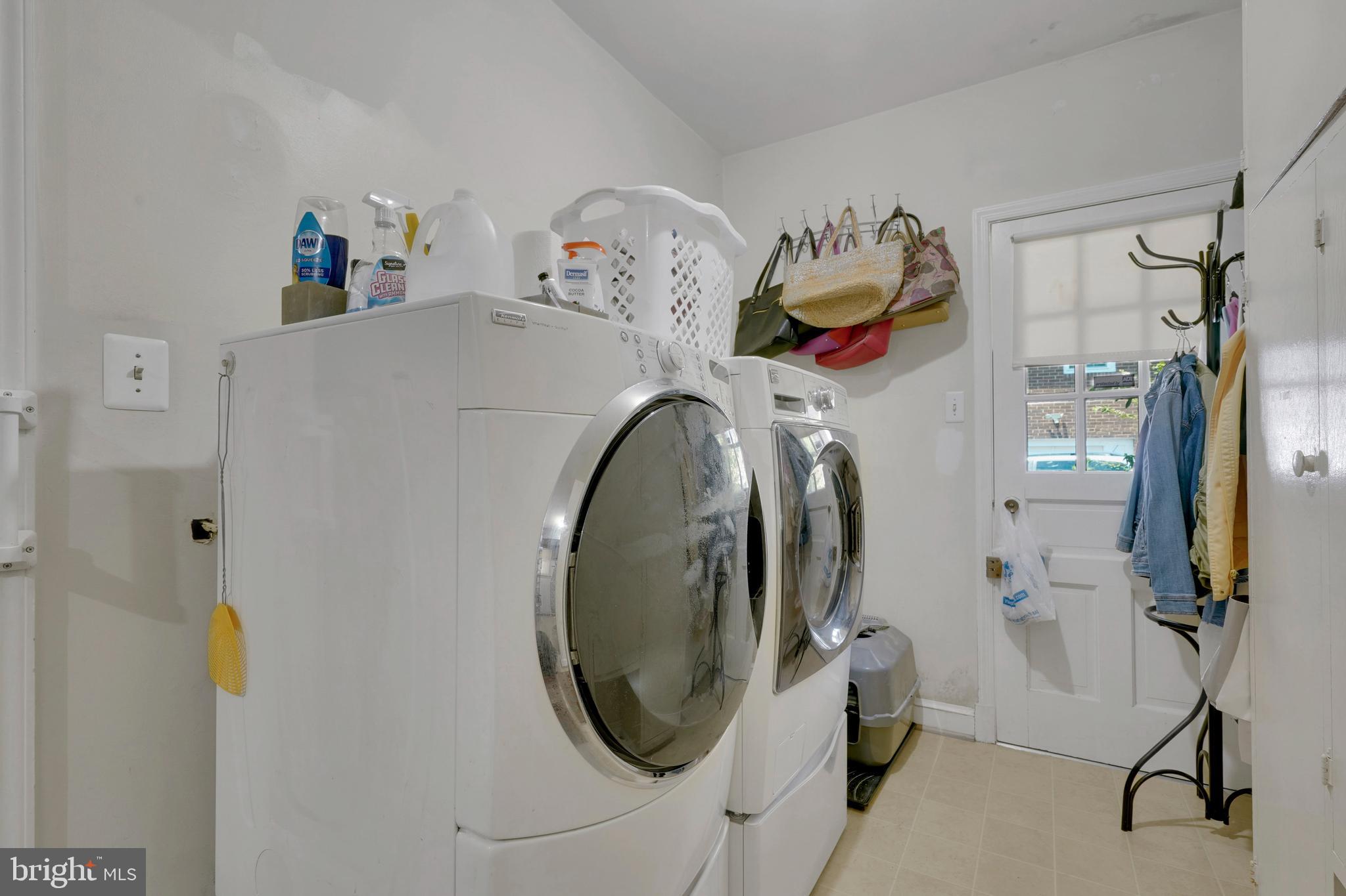 7614 Range Road Alexandria, VA 22306 - Photo 23 of 37 a utility room with dryer and washer