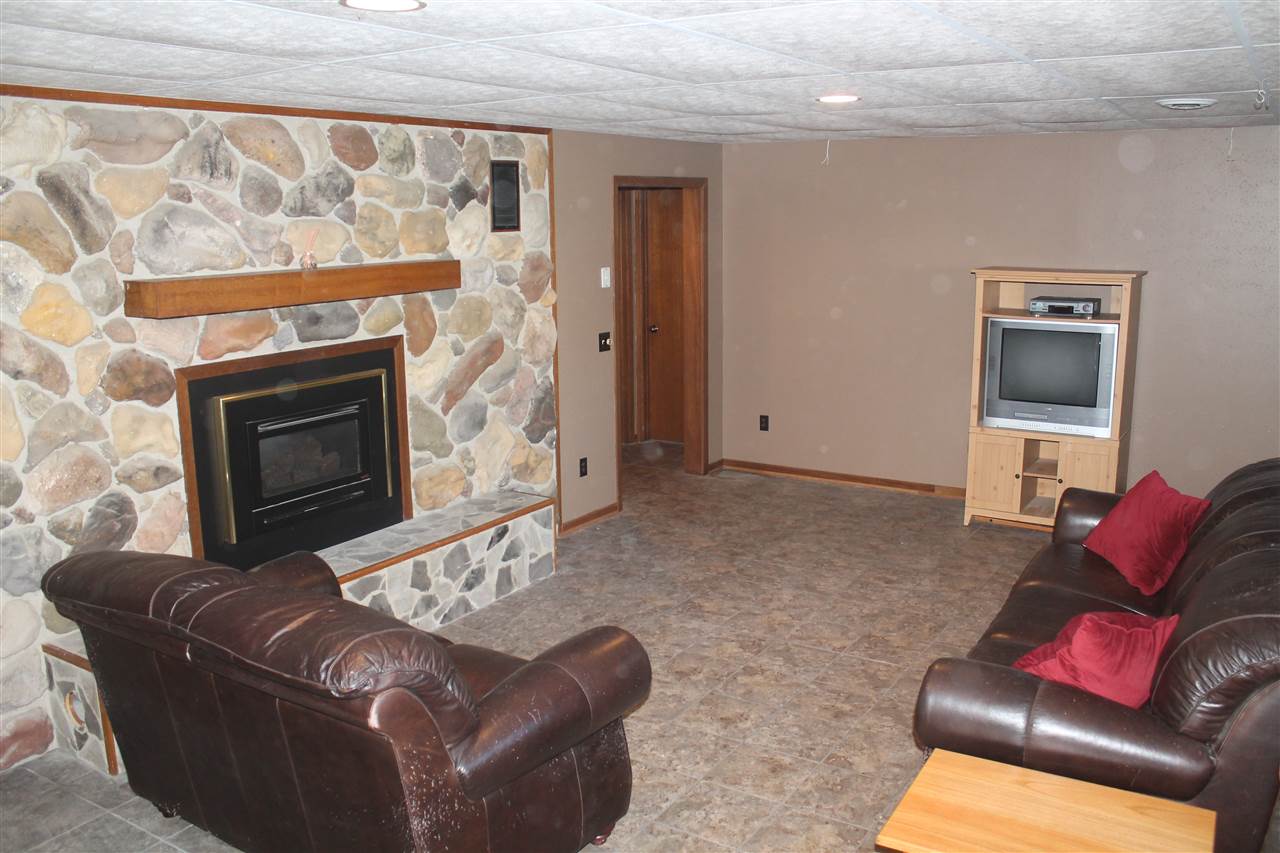437 Iowa Street Hills, IA 52235 - Photo 8 of 23 Gallery Image 8