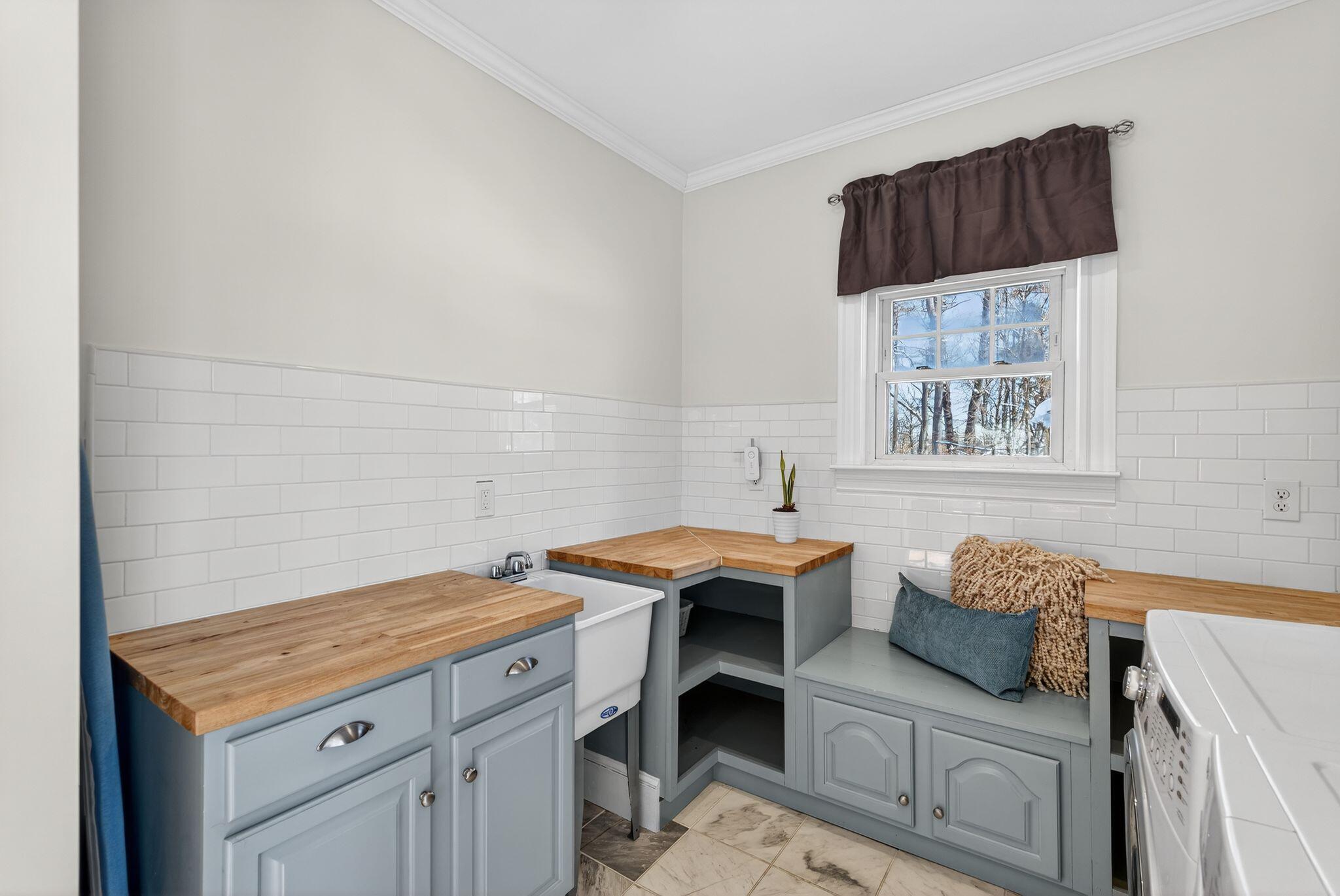 80 Mosher Road Gorham, ME 04038 - Photo 20 of 56 1st Floor Laundry Room