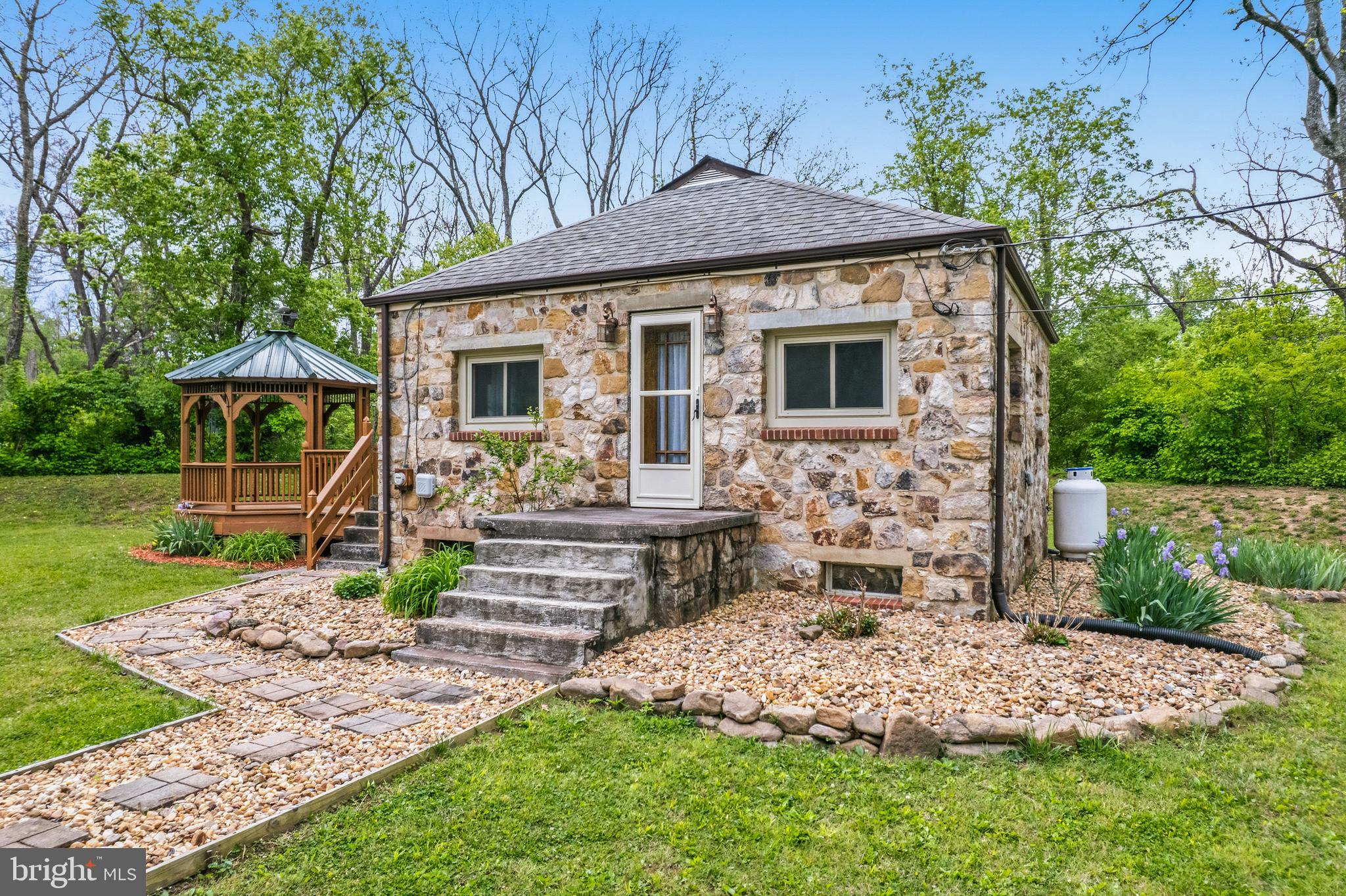 3593 Strasburg Road Strasburg, VA 22657 - Photo 64 of 113 a front view of house with a garden