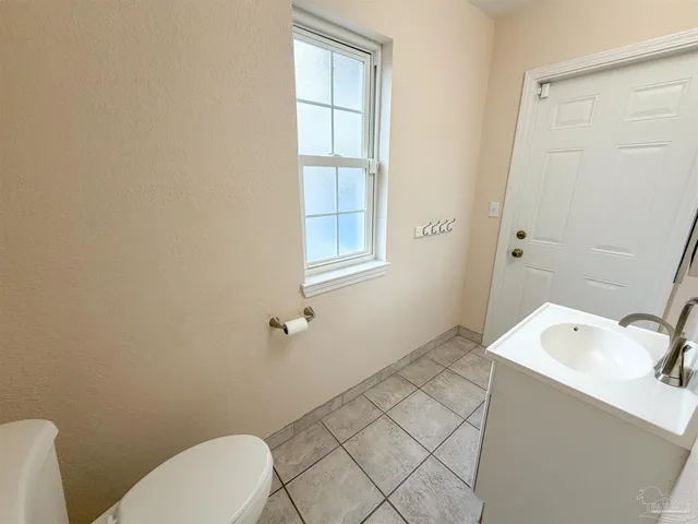 $2,600 | 3915 Potosi Road, Pensacola, FL 32504