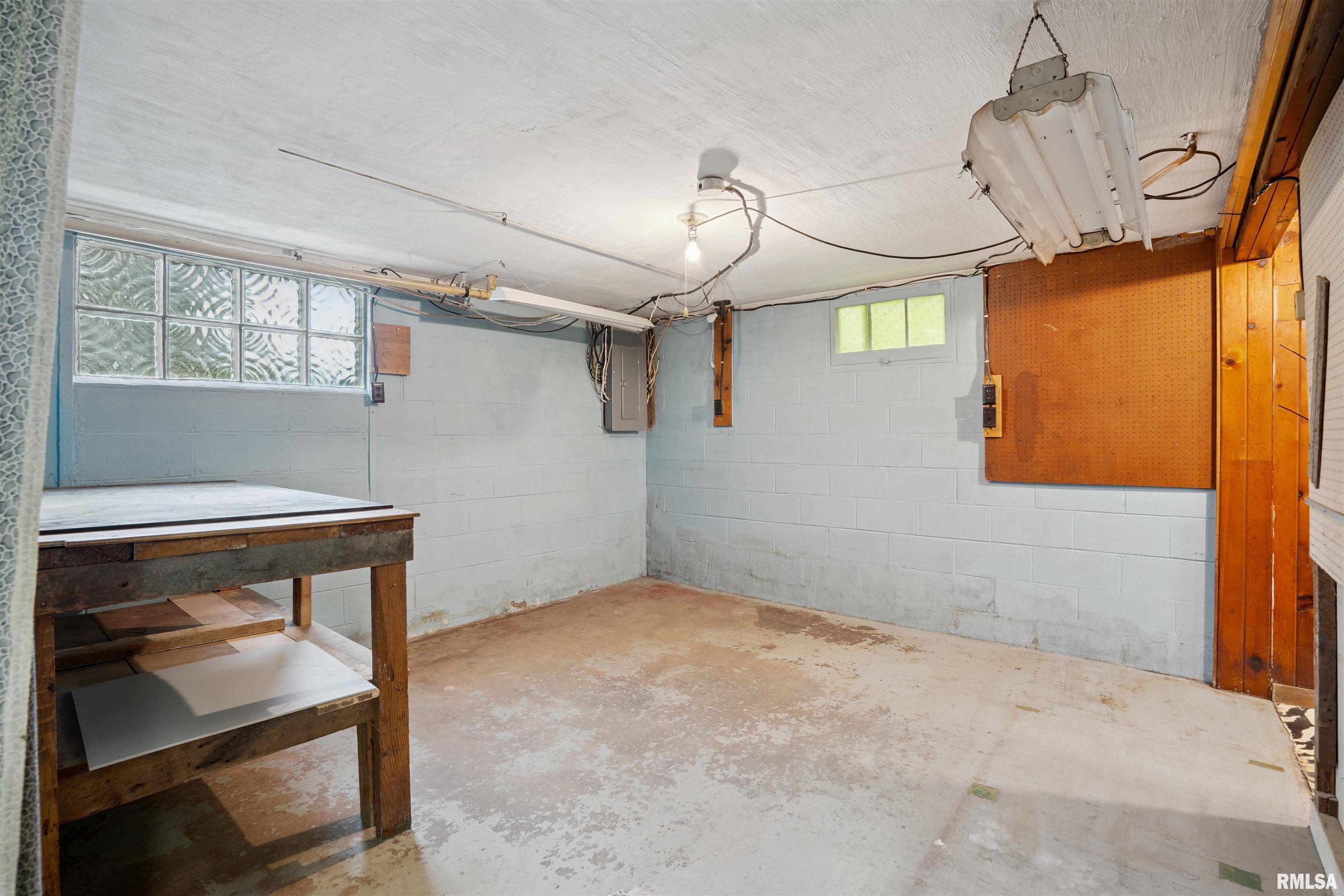 1202 14th Avenue South Clinton, IA 52732 - Photo 23 of 29