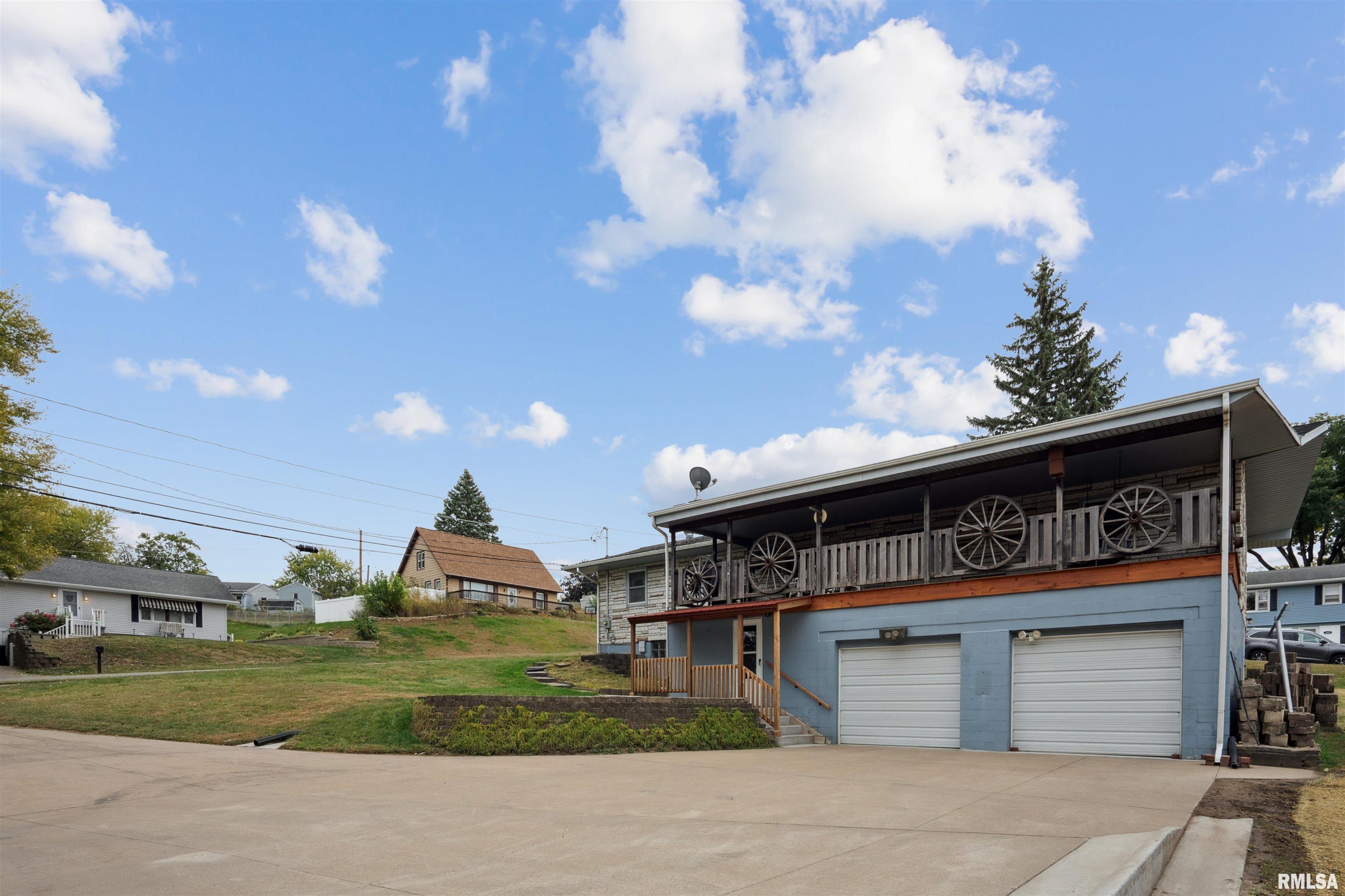 1202 14th Avenue South Clinton, IA 52732 - Photo 3 of 29