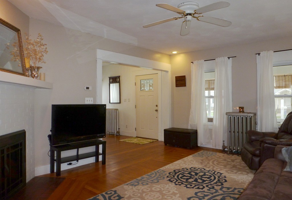 62 Manchester Terrace Springfield, MA 01108 - Photo 4 of 22