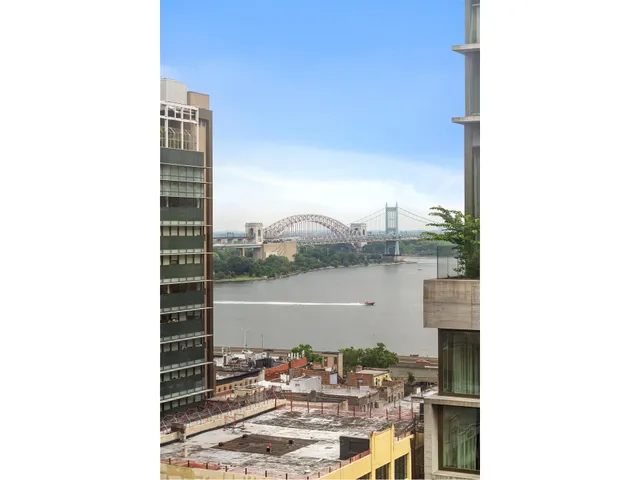 $1,000,000 | 245 East 93rd Street, Unit 18A | Upper East Side