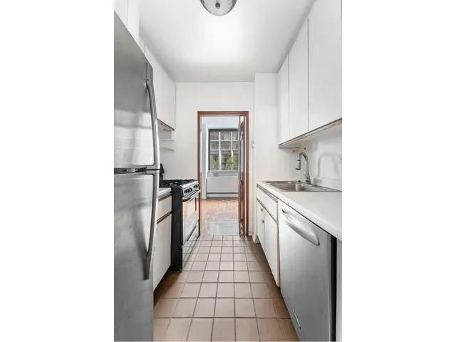 $1,000,000 | 245 East 93rd Street, Unit 18A | Upper East Side
