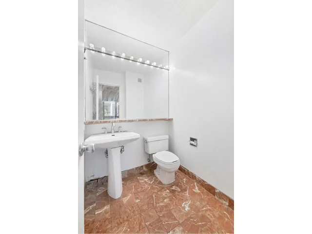 $1,000,000 | 245 East 93rd Street, Unit 18A | Upper East Side