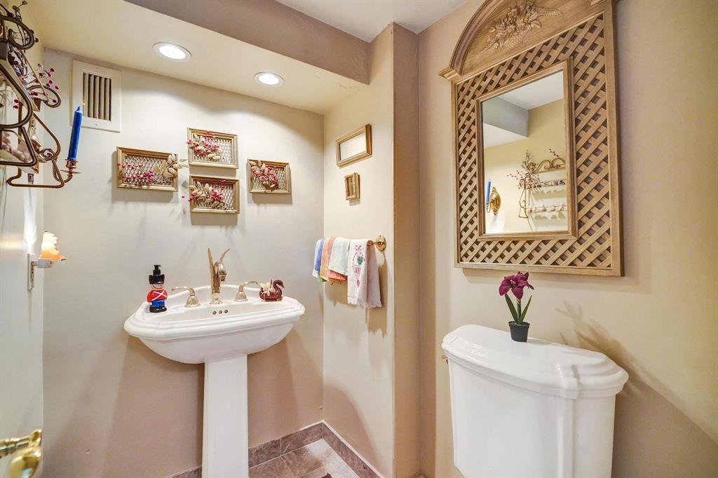 4280 Galt Ocean Drive, Unit 10A Fort Lauderdale, FL 33308 - Photo 14 of 36 a bathroom with a sink and a mirror