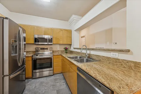 $280,000 | 3231 Allen Parkway, Unit 3204, Houston, TX 77019