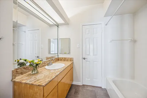 $280,000 | 3231 Allen Parkway, Unit 3204, Houston, TX 77019