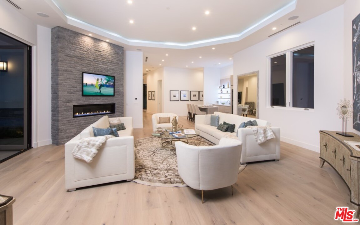 1774 Westridge Road Los Angeles, CA 90049 - Photo 5 of 28