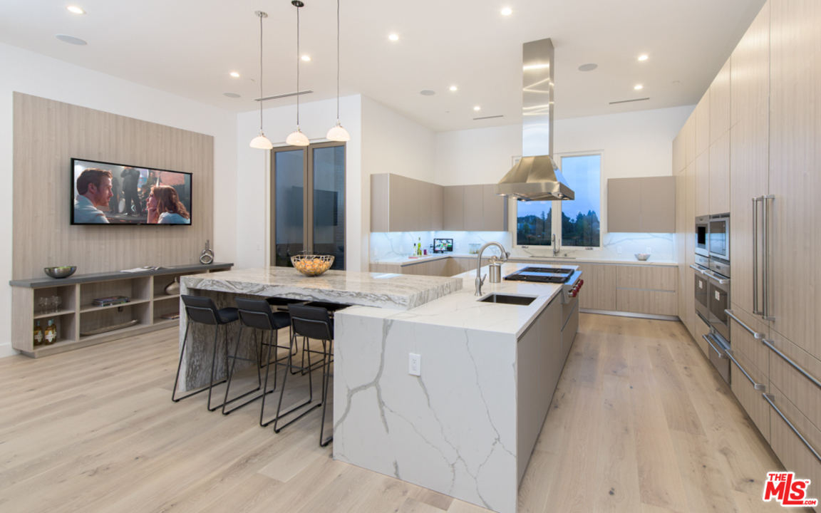 1774 Westridge Road Los Angeles, CA 90049 - Photo 8 of 28