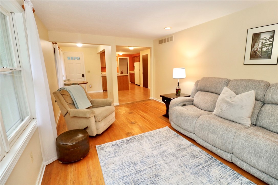 1096 Everwild View Webster, NY 14580 - Photo 5 of 46