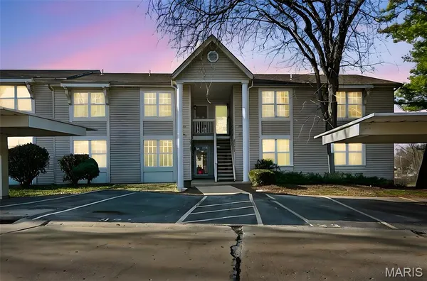 $160,000 | 929 Sugar Lake Court, Unit 7, St. Peters, MO 63376