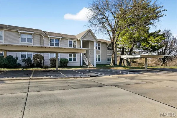 $160,000 | 929 Sugar Lake Court, Unit 7, St. Peters, MO 63376