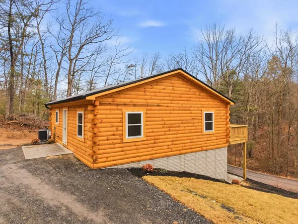 $449,000 | 875 Willow Lane, Mount Jackson, VA 22842