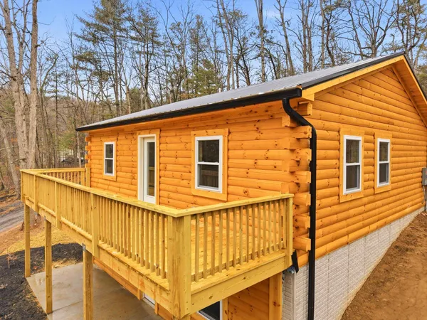 $449,000 | 875 Willow Lane, Mount Jackson, VA 22842