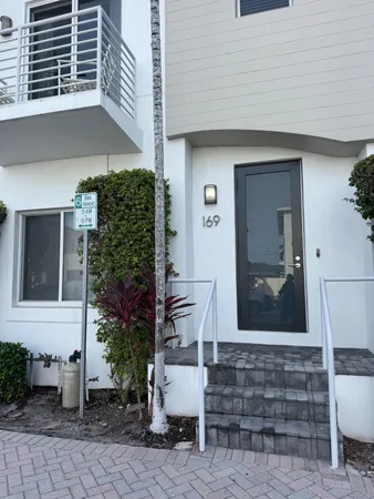 $5,200 | 169 Southeast 1st Avenue, Delray Beach, FL 33444