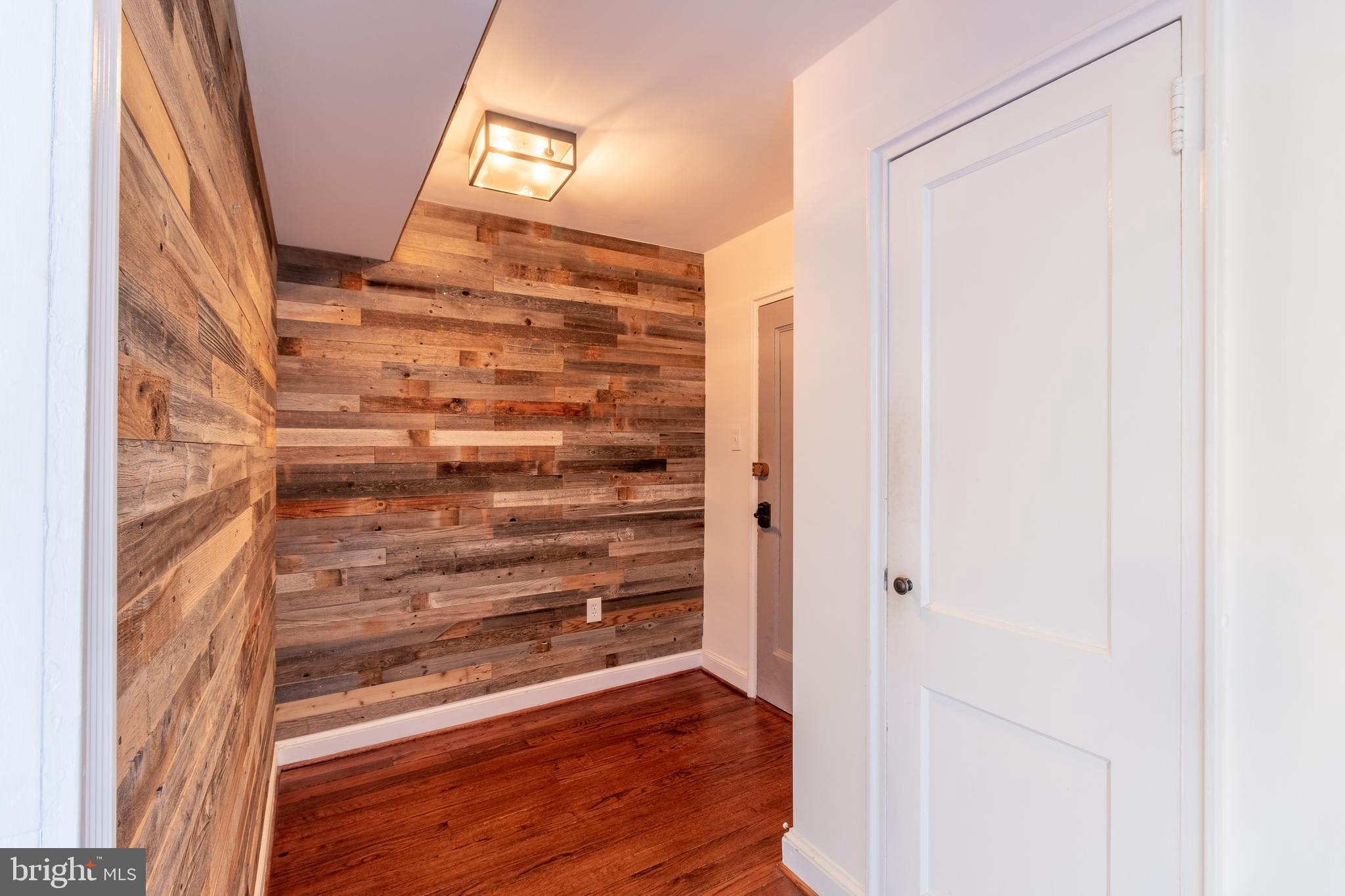 2902 13th Road South, Unit 202 Arlington, VA 22204 - Photo 5 of 27 Large Foyer/Entrance w/ Coat Closet