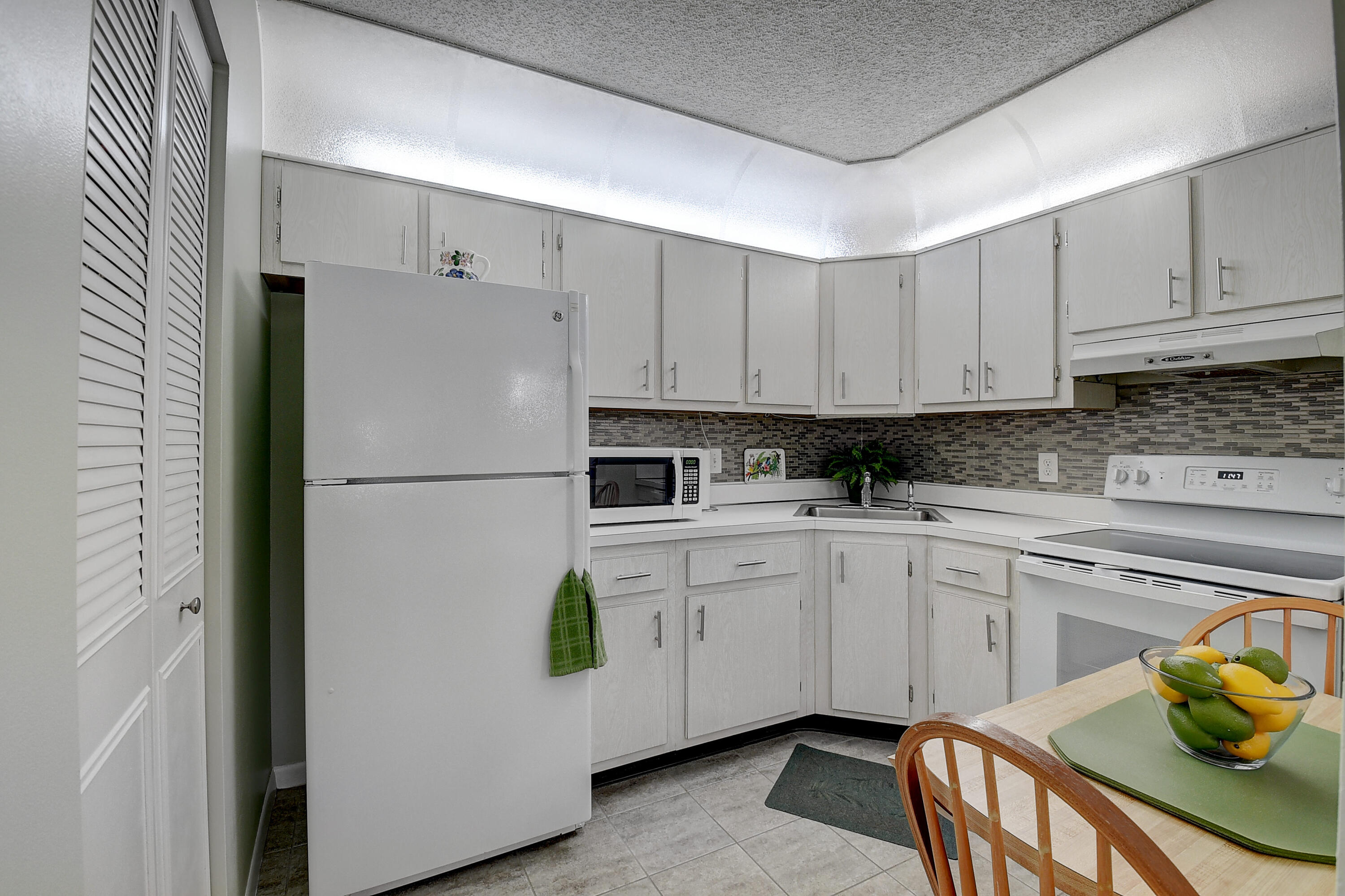 304 Pine Ridge Circle, Unit C1 Greenacres, FL 33463 - Photo 9 of 18 10_dsc_4063_4_5_6_7