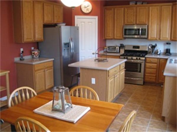 515 Raymond Road Plymouth, MA 02360 - Photo 3 of 9 Gallery Image 3