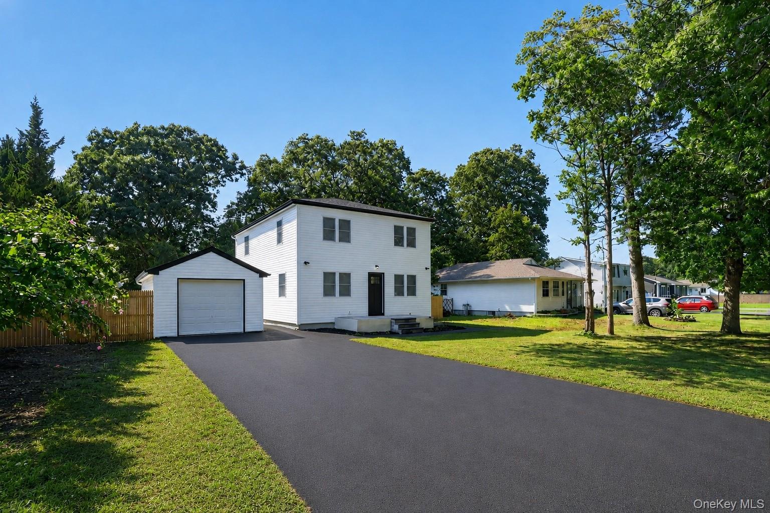 118 Floyd Road Shirley, NY 11967 - Photo 1 of 19 Gallery Image 1