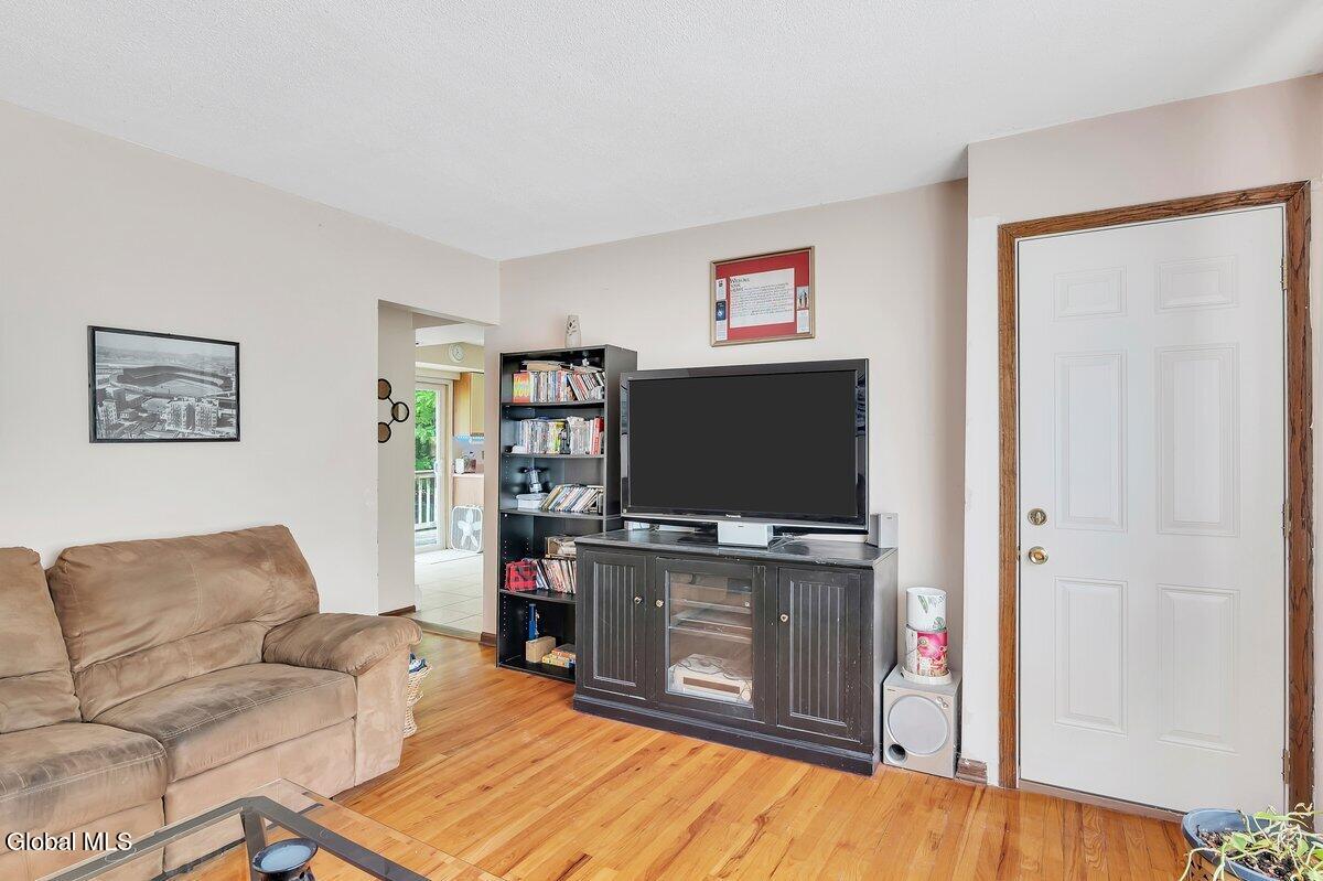 162 Consaul Road Colonie, NY 12205 - Photo 4 of 38 162 Consaul Rd-6