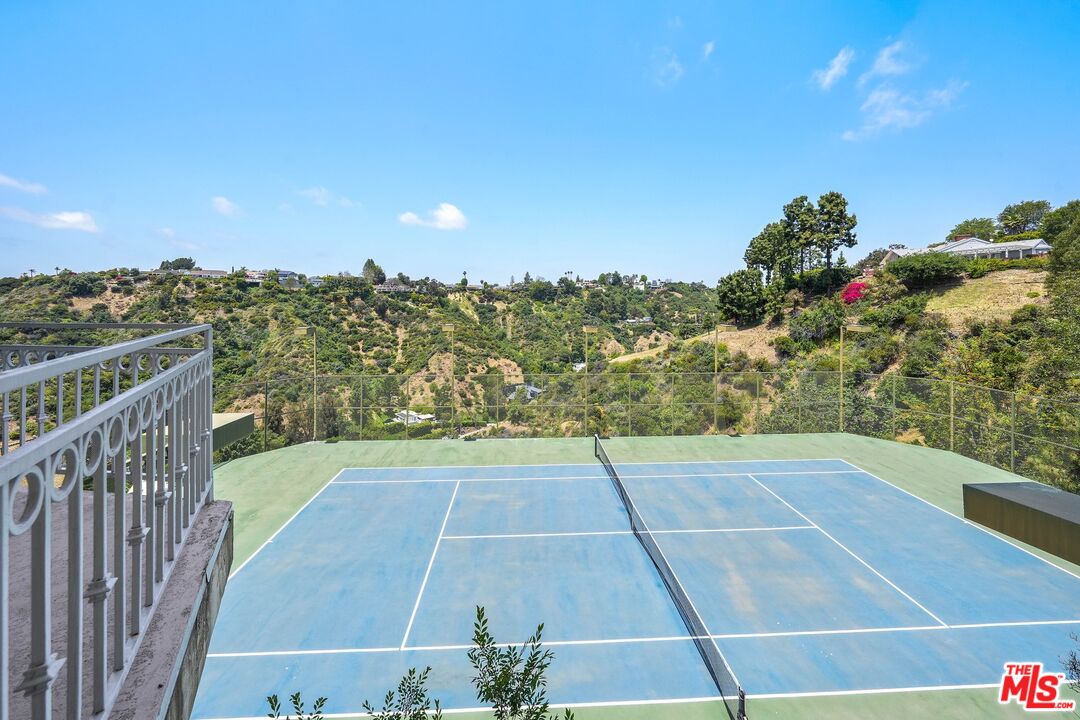 1991 Stradella Road Los Angeles, CA 90077 - Photo 24 of 26 a view of outdoor space and yard