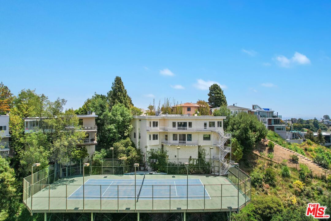 1991 Stradella Road Los Angeles, CA 90077 - Photo 25 of 26 a view of a building