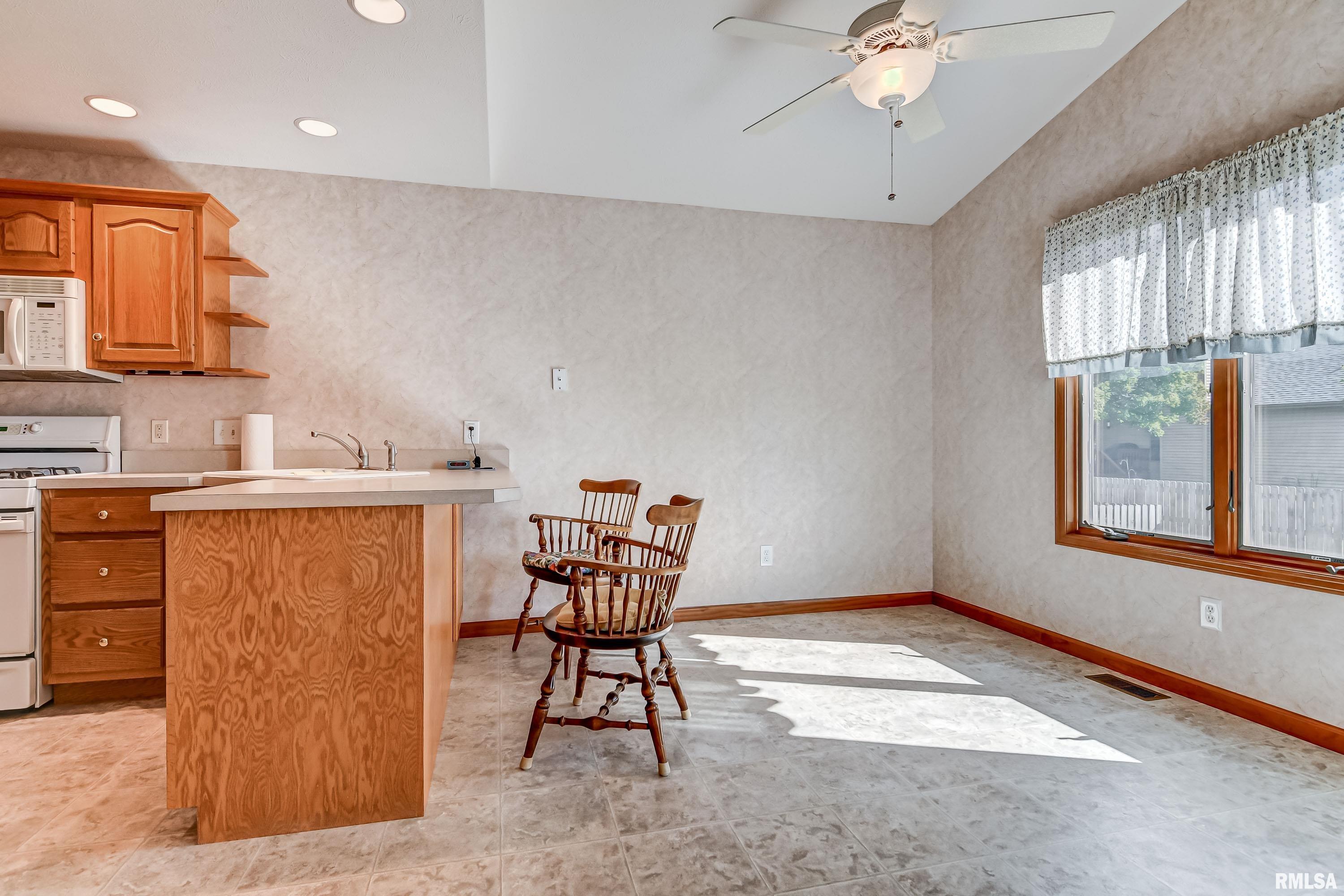 5408 Manhattan Drive Springfield, IL 62711 - Photo 11 of 49 Gallery Image 11
