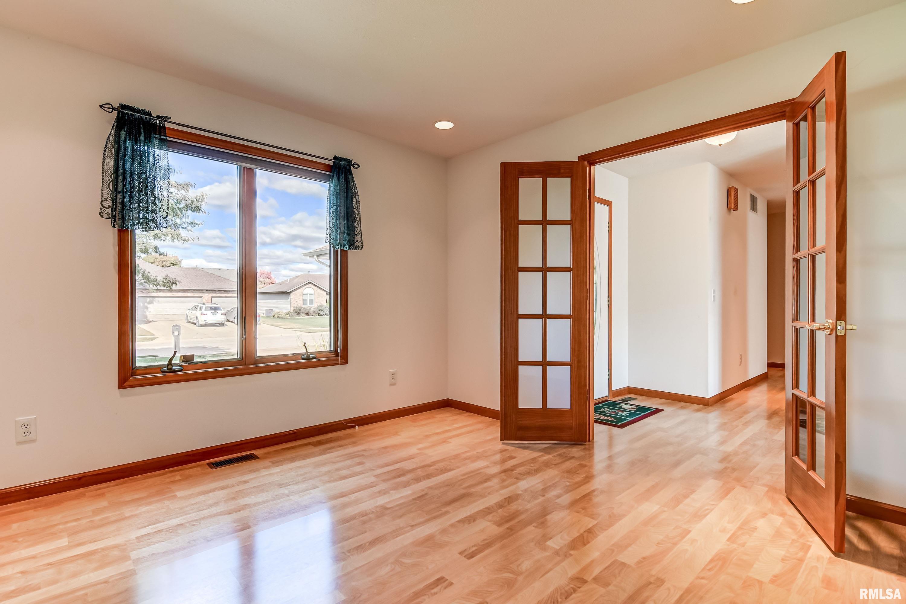 5408 Manhattan Drive Springfield, IL 62711 - Photo 15 of 49 Gallery Image 15