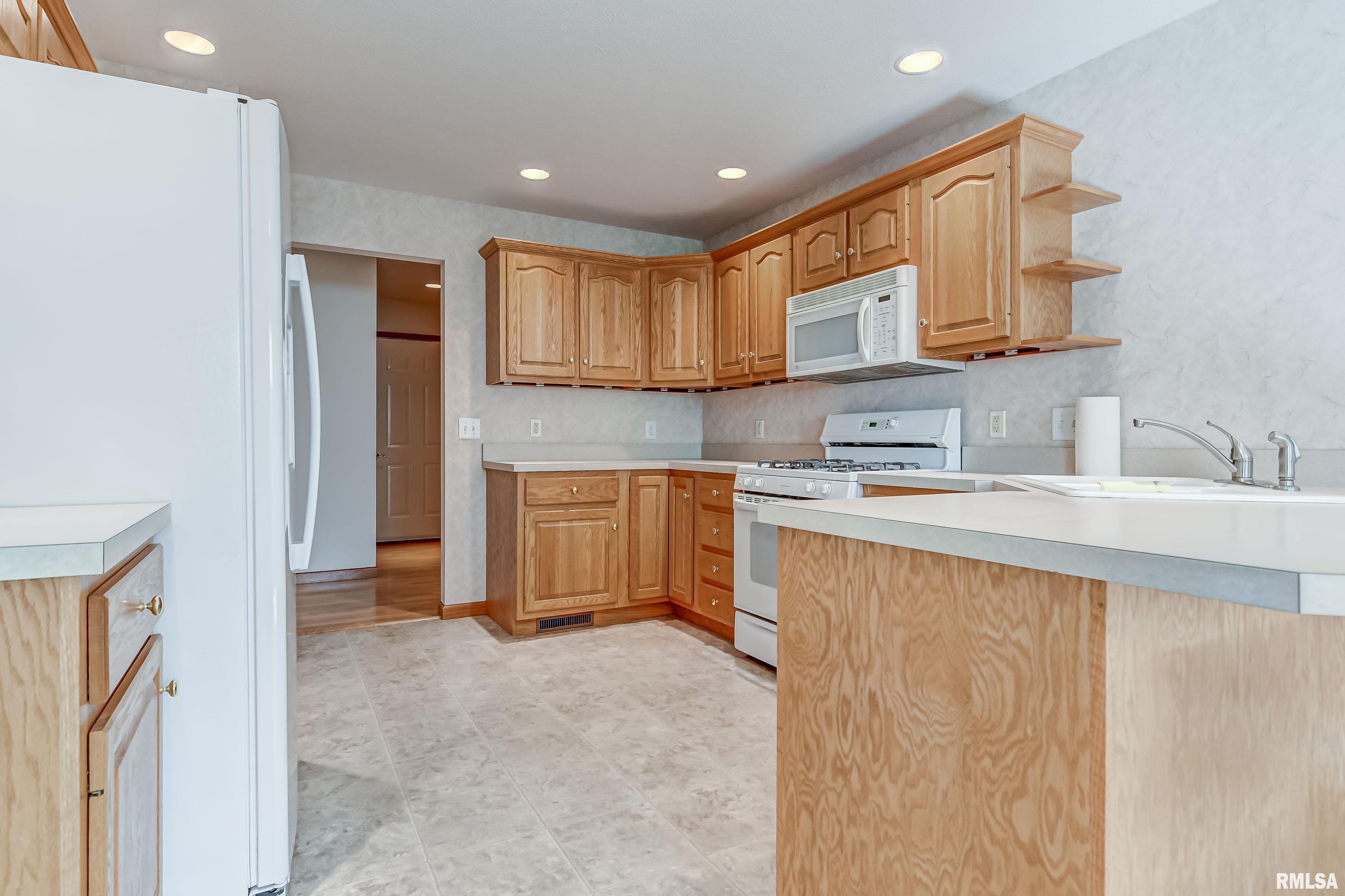 5408 Manhattan Drive Springfield, IL 62711 - Photo 10 of 49 Gallery Image 10